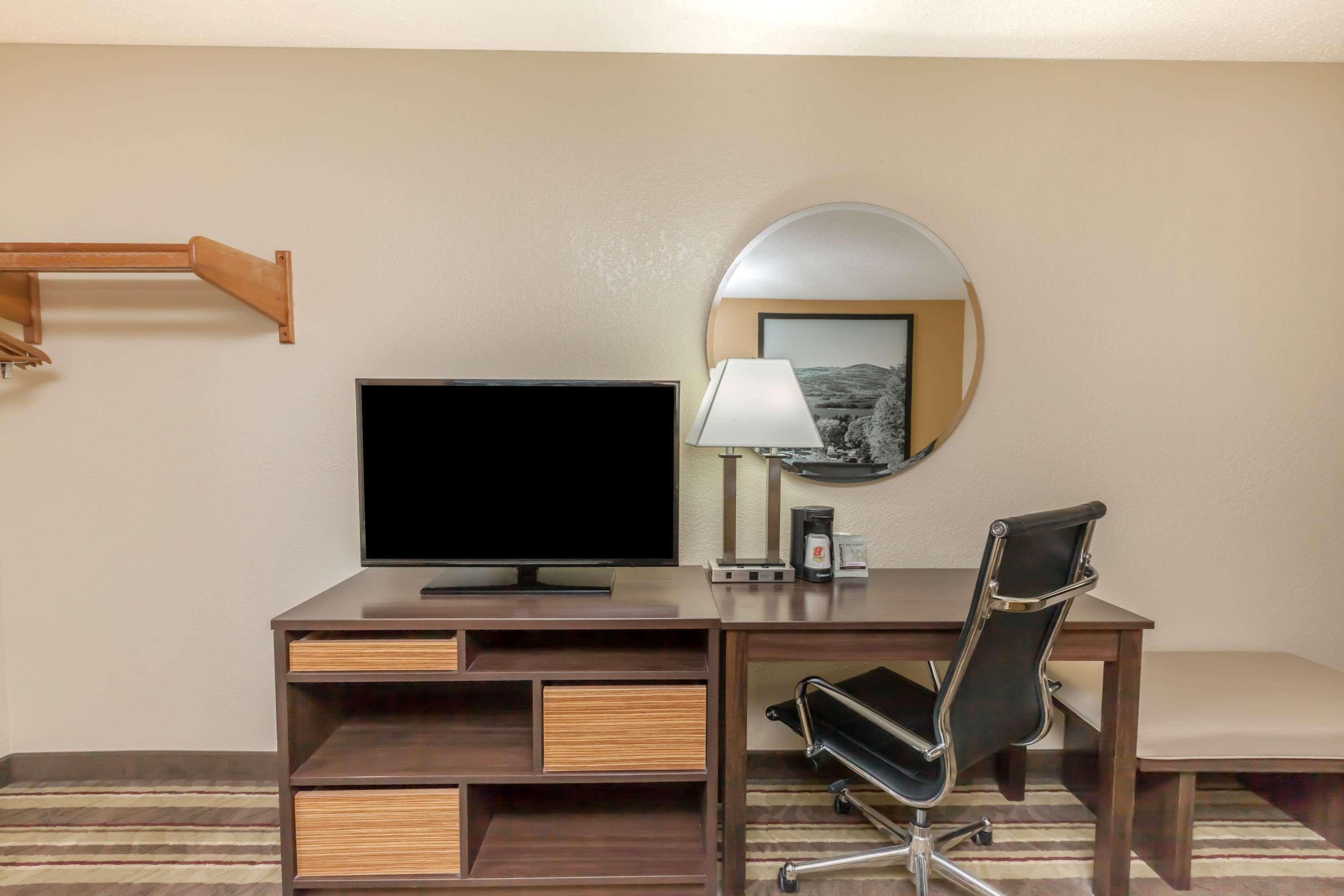 ซูเปอร์ 8 บาย วินด์แฮม แลทแทม - แอลบานี ทรอยแอเรีย Hotel แลแธม ภายนอก รูปภาพ